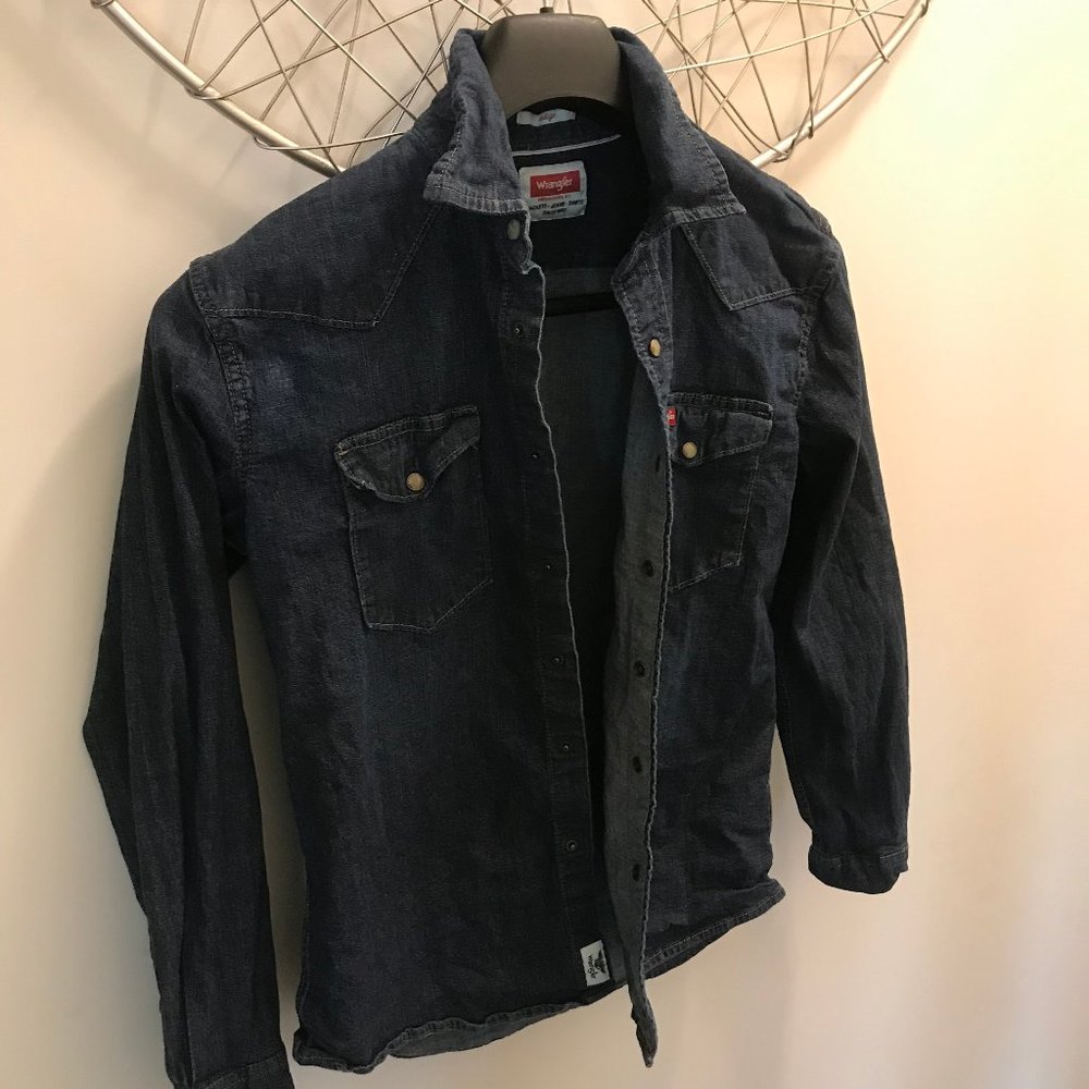 Wrangler Denim Shirt with Snap Buttons sz M